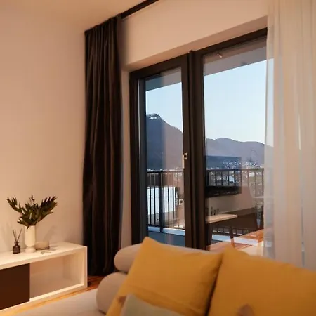 Quiboo Cosmopolit Μπρασόβ